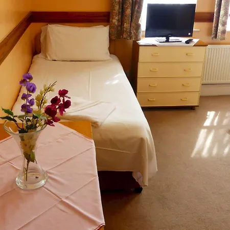 Dinara Hotel 2*